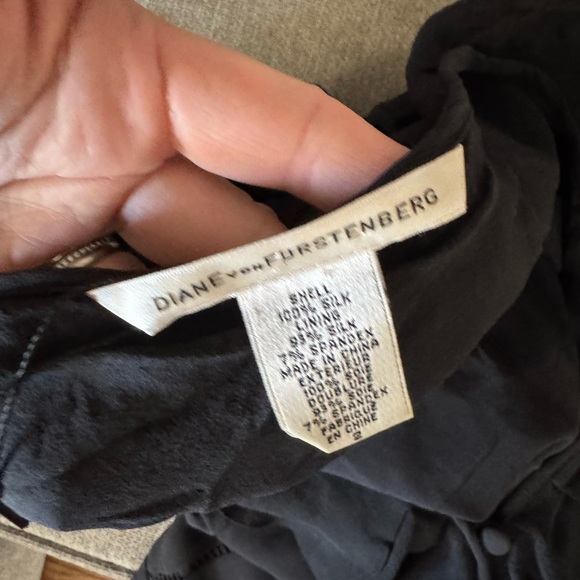 Diane Von Furstenberg Black Ruffle Silk Blouse - Picture 3 of 3